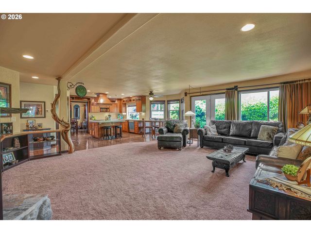 705 N MOLALLA Ave, Molalla, OR 97038