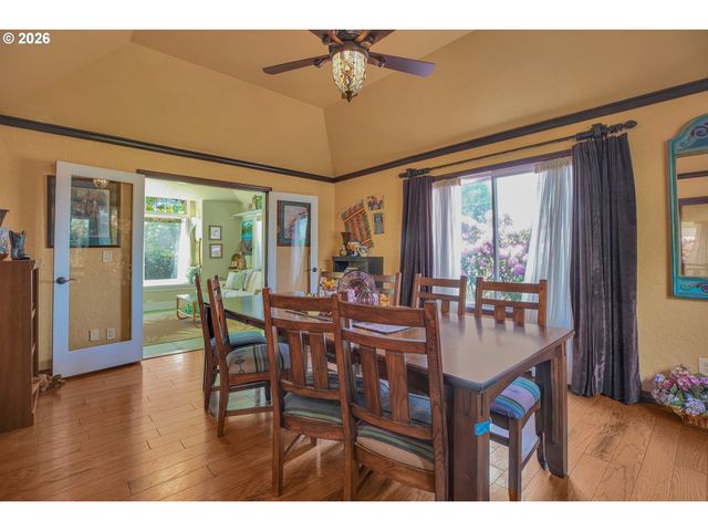 705 N MOLALLA Ave, Molalla, OR 97038