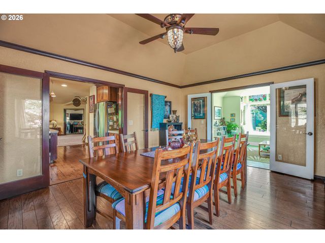 705 N MOLALLA Ave, Molalla, OR 97038
