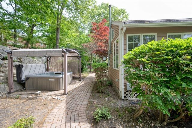 19 Essex Heights Drive, Weymouth, MA 02188