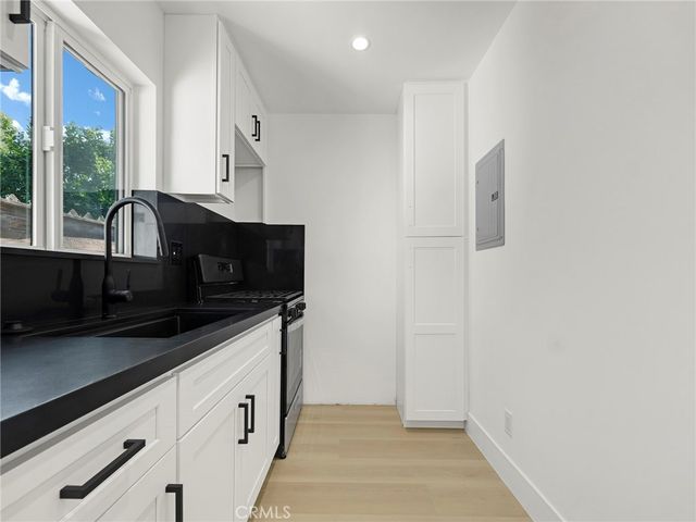 20528 Hamlin Street, Winnetka, CA 91306