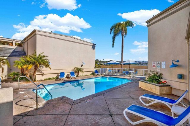 4015 Crown Point Dr 102, San Diego, CA 92109