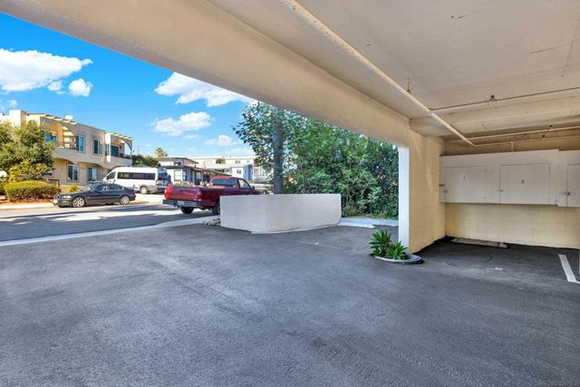 4015 Crown Point Dr 102, San Diego, CA 92109