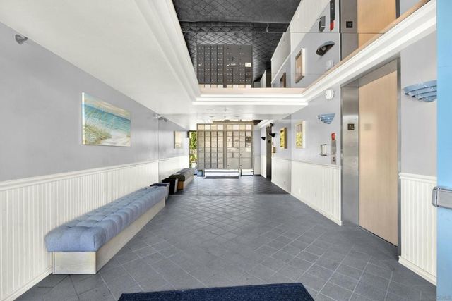 4015 Crown Point Dr 102, San Diego, CA 92109