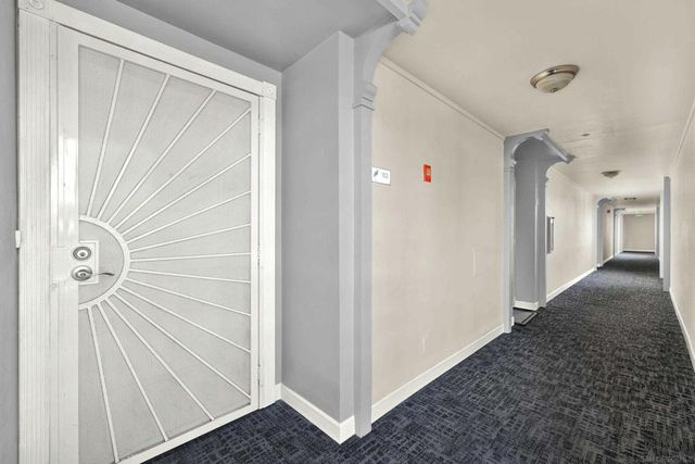 4015 Crown Point Dr 102, San Diego, CA 92109