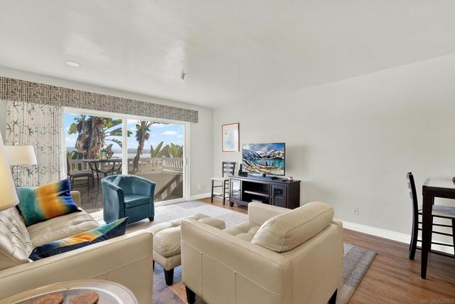 4015 Crown Point Dr 102, San Diego, CA 92109