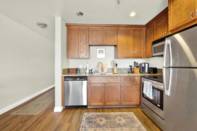 4015 Crown Point Dr 102, San Diego, CA 92109