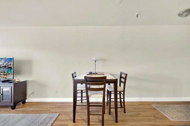 4015 Crown Point Dr 102, San Diego, CA 92109