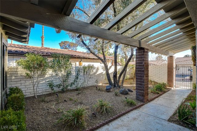 3012 Plaza De Rosa, Las Vegas, NV 89102