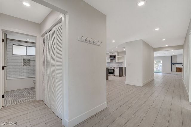 3012 Plaza De Rosa, Las Vegas, NV 89102