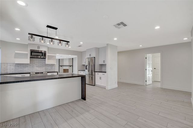 3012 Plaza De Rosa, Las Vegas, NV 89102