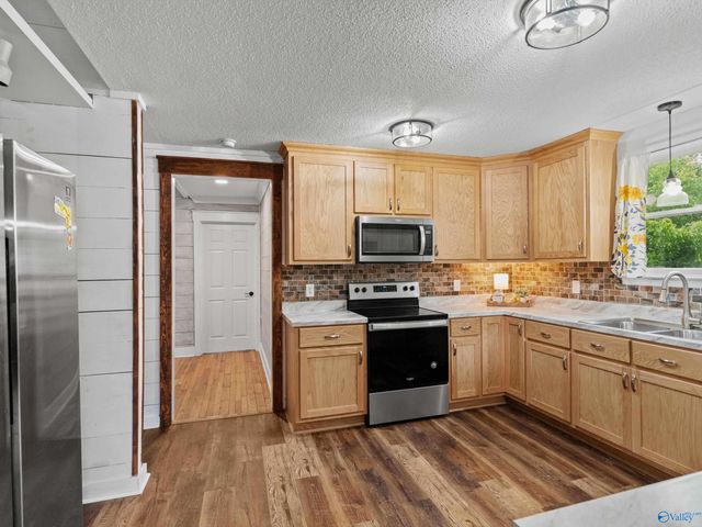 3405 Country Club Circle, Guntersville, AL 35976