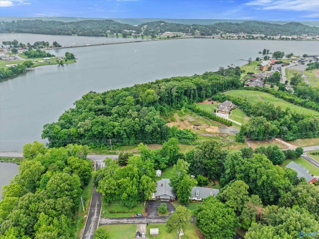 3405 Country Club Circle, Guntersville, AL 35976