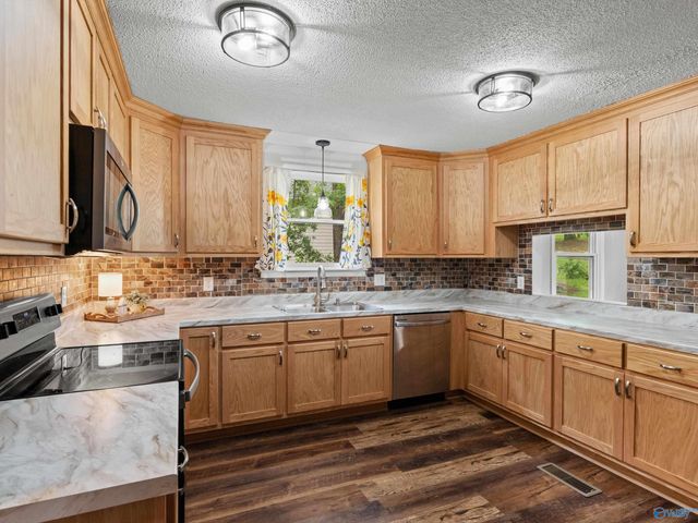 3405 Country Club Circle, Guntersville, AL 35976