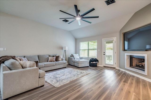 2133 Sid Allens DR, Buda, TX 78610