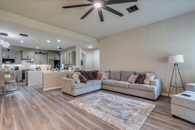 2133 Sid Allens DR, Buda, TX 78610