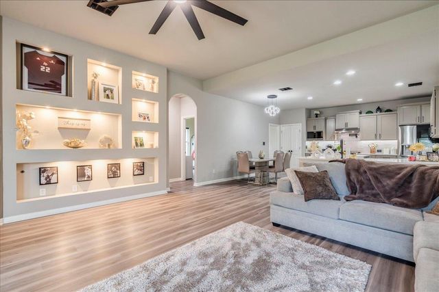 2133 Sid Allens DR, Buda, TX 78610