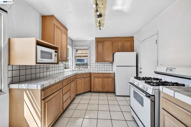 4035 Somerset Avenue, Castro Valley, CA 94546