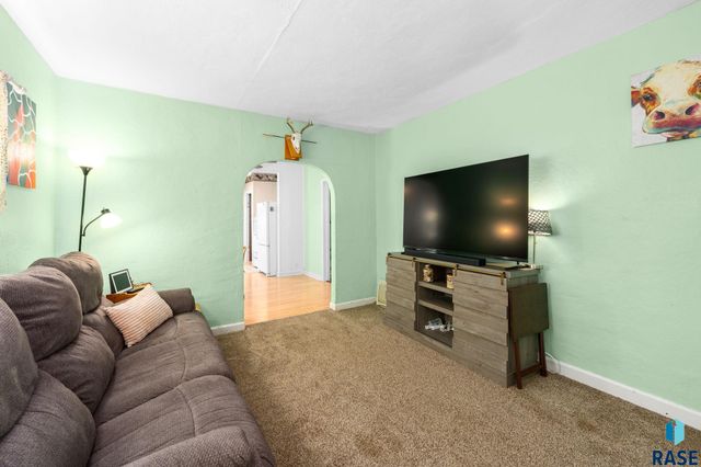 1319 N Spring Ave Avenue, Sioux Falls, SD 57104