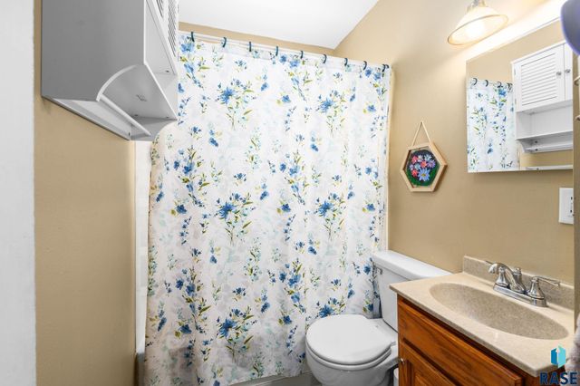 1319 N Spring Ave Avenue, Sioux Falls, SD 57104