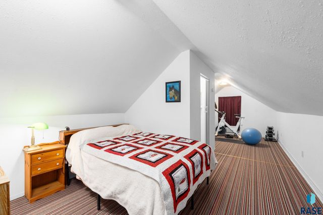 1319 N Spring Ave Avenue, Sioux Falls, SD 57104