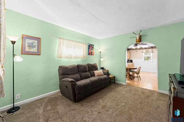 1319 N Spring Ave Avenue, Sioux Falls, SD 57104