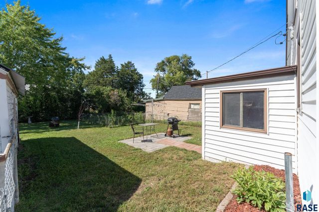 1319 N Spring Ave Avenue, Sioux Falls, SD 57104