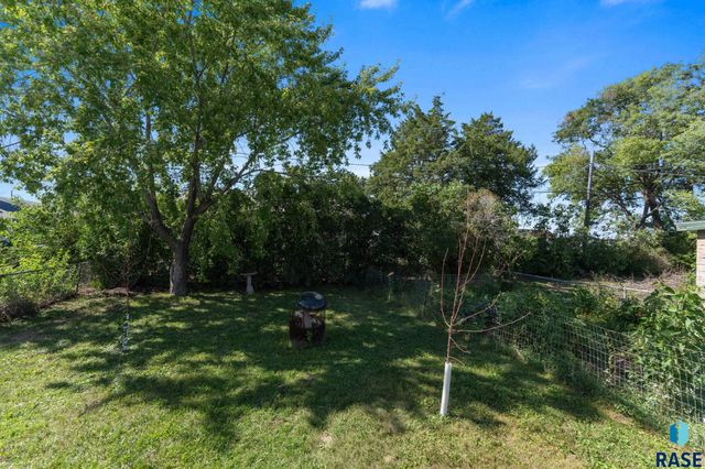 1319 N Spring Ave Avenue, Sioux Falls, SD 57104