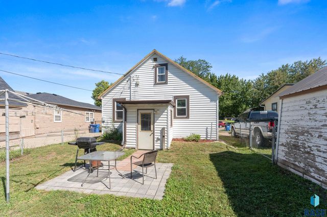 1319 N Spring Ave Avenue, Sioux Falls, SD 57104