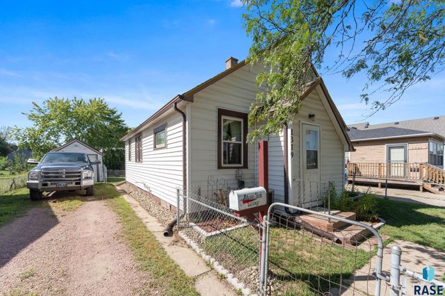 1319 N Spring Ave Avenue, Sioux Falls, SD 57104