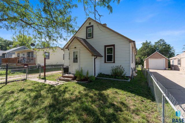 1319 N Spring Ave Avenue, Sioux Falls, SD 57104