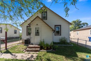 1319 N Spring Ave Avenue, Sioux Falls, SD 57104
