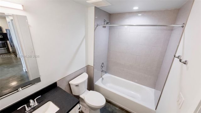 4332 W Flagler 203 203, Miami, FL 33134