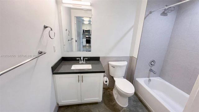 4332 W Flagler 203 203, Miami, FL 33134