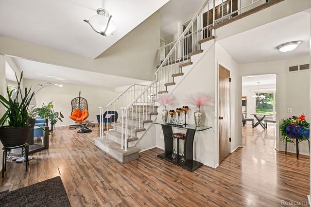 29579 Kings Pointe Court, Farmington Hills, MI 48331