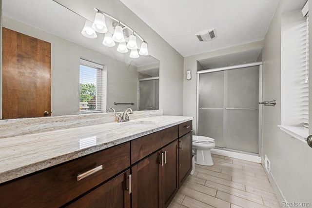 29579 Kings Pointe Court, Farmington Hills, MI 48331