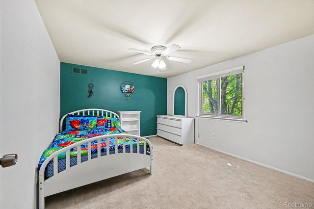 29579 Kings Pointe Court, Farmington Hills, MI 48331