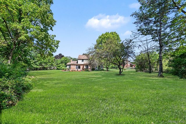 29579 Kings Pointe Court, Farmington Hills, MI 48331