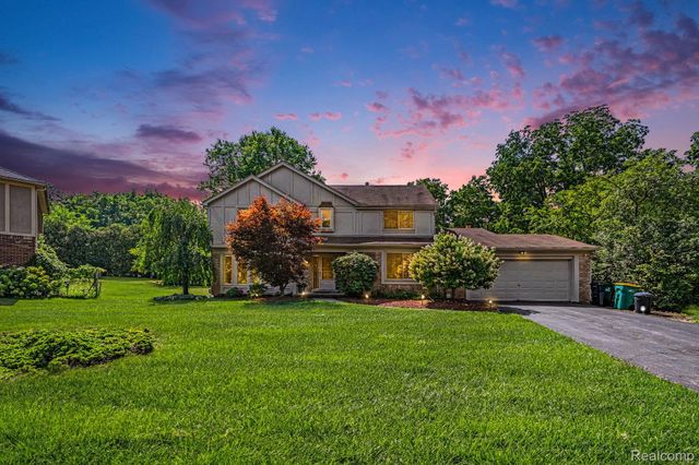 29579 Kings Pointe Court, Farmington Hills, MI 48331