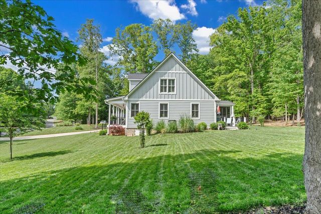 400 Heather LN, Huddleston, VA 24104