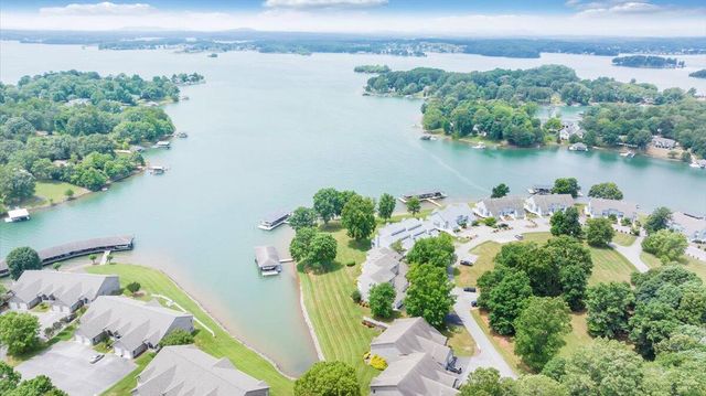 400 Heather LN, Huddleston, VA 24104