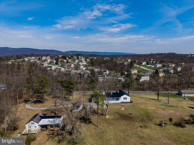 160 WERTZ RUN RD, Carlisle, PA 17013