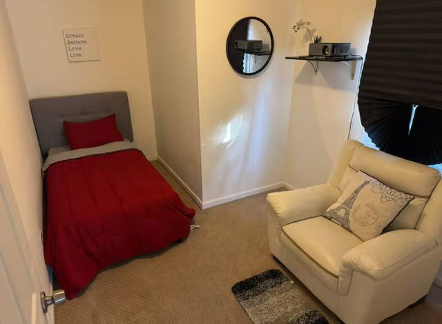 8813 S Euclid Avenue, Chicago, IL 60617