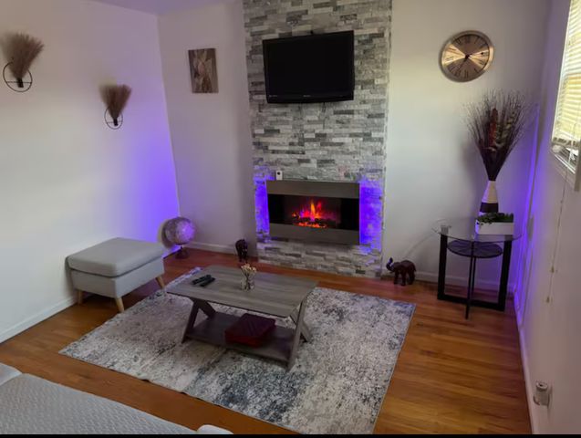 8813 S Euclid Avenue, Chicago, IL 60617