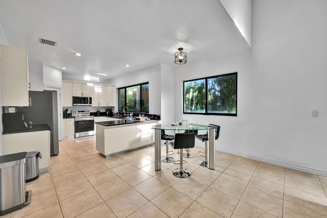 11695 NW 2ND Street, Plantation, FL 33325
