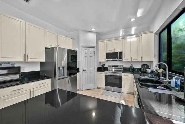 11695 NW 2ND Street, Plantation, FL 33325