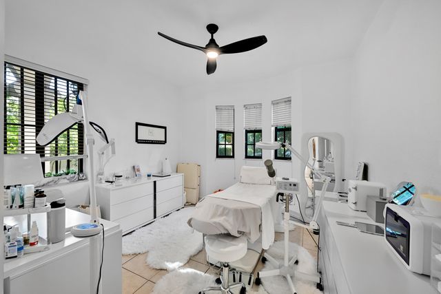 11695 NW 2ND Street, Plantation, FL 33325