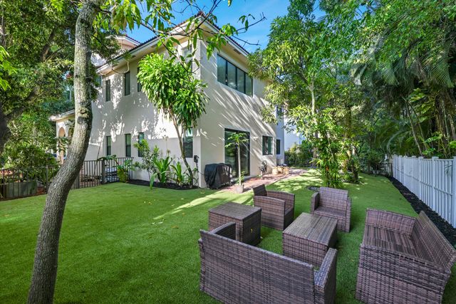 11695 NW 2ND Street, Plantation, FL 33325