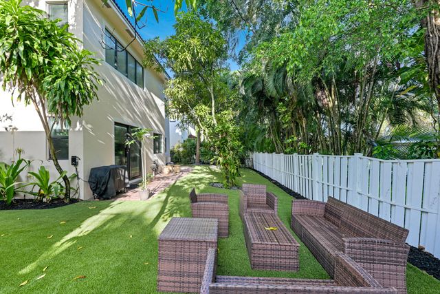 11695 NW 2ND Street, Plantation, FL 33325