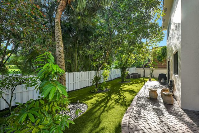 11695 NW 2ND Street, Plantation, FL 33325